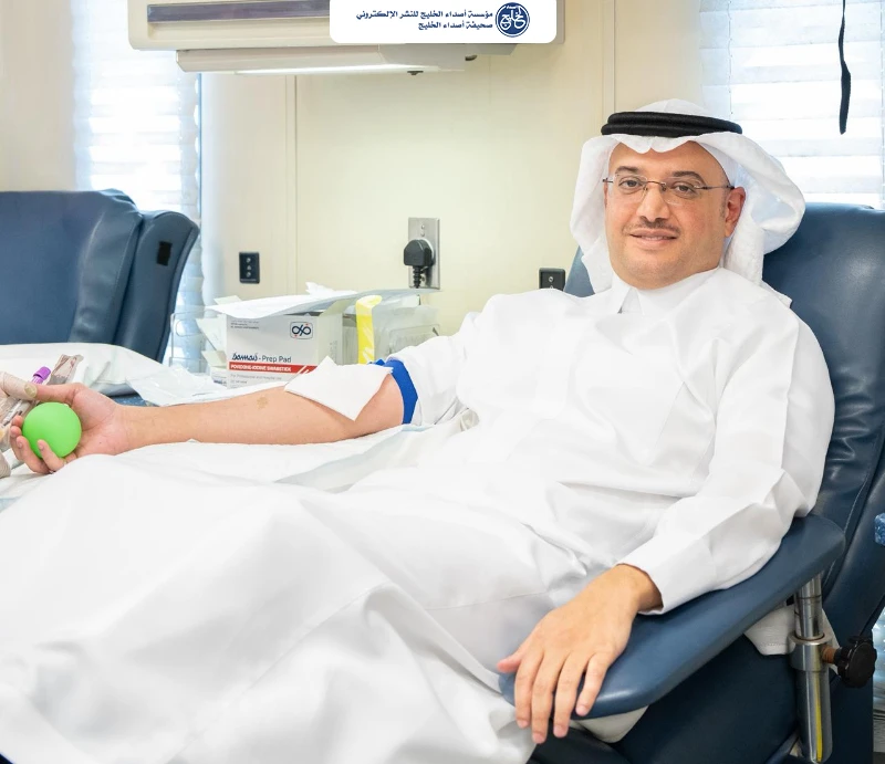 سمو الأمير سعود بن طلال يشارك في حملة التبرع بالدم التي نظمتها هيئة تطوير الأحساء
