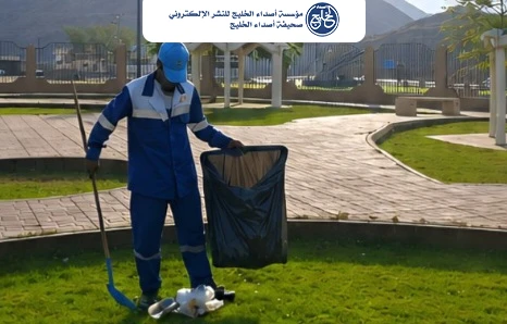بلدية محافظة المخواة تواصل جهودها الميدانية في رفع وإزالة المخلفات داخل الأحياء السكنية