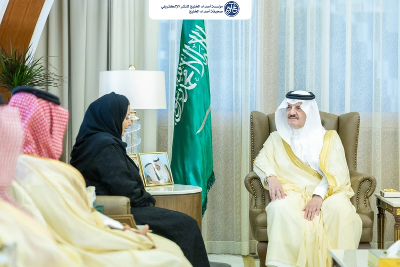 سمو أمير المنطقة الشرقية يستقبل مدير الإدارة العامة للأحوال المدنية بالمنطقة ويطّلع على جهودهم في خدمة المستفيدين