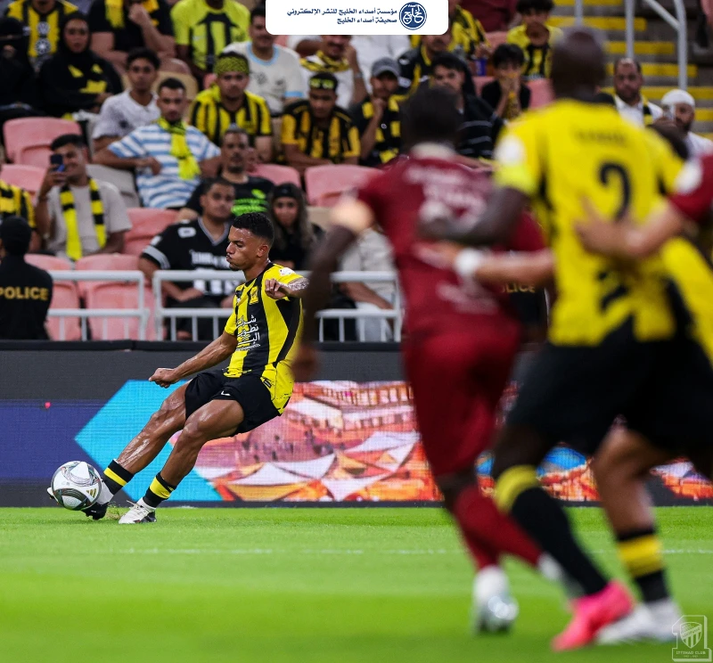 الاتحاد يتقدم عبر النصيري قبل أن يستغل الضيوف النقص العددي ويدركوا التعادل