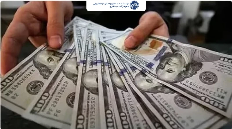 الدولار يتراجع قرب أدنى مستوياته في عدة أشهر