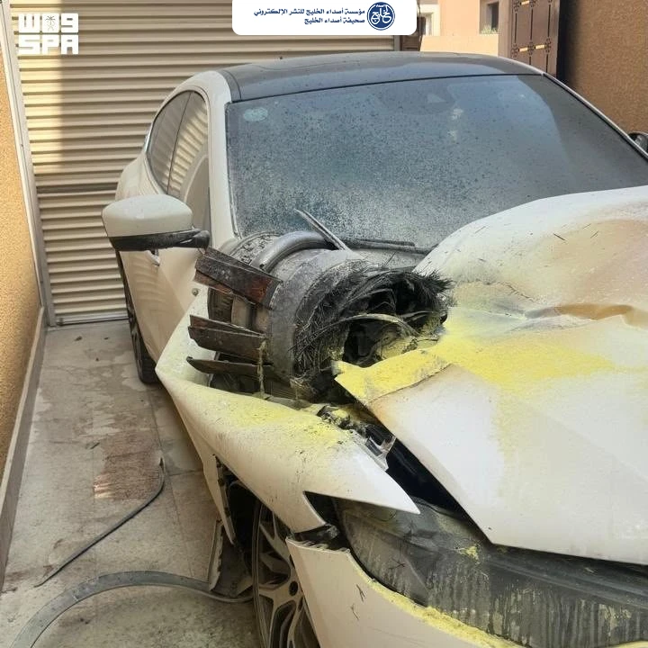 إصابة مقيم وأضرار محدودة بمنزل ومركبة إثر سقوط شظايا صاروخ باليستي في الرياض